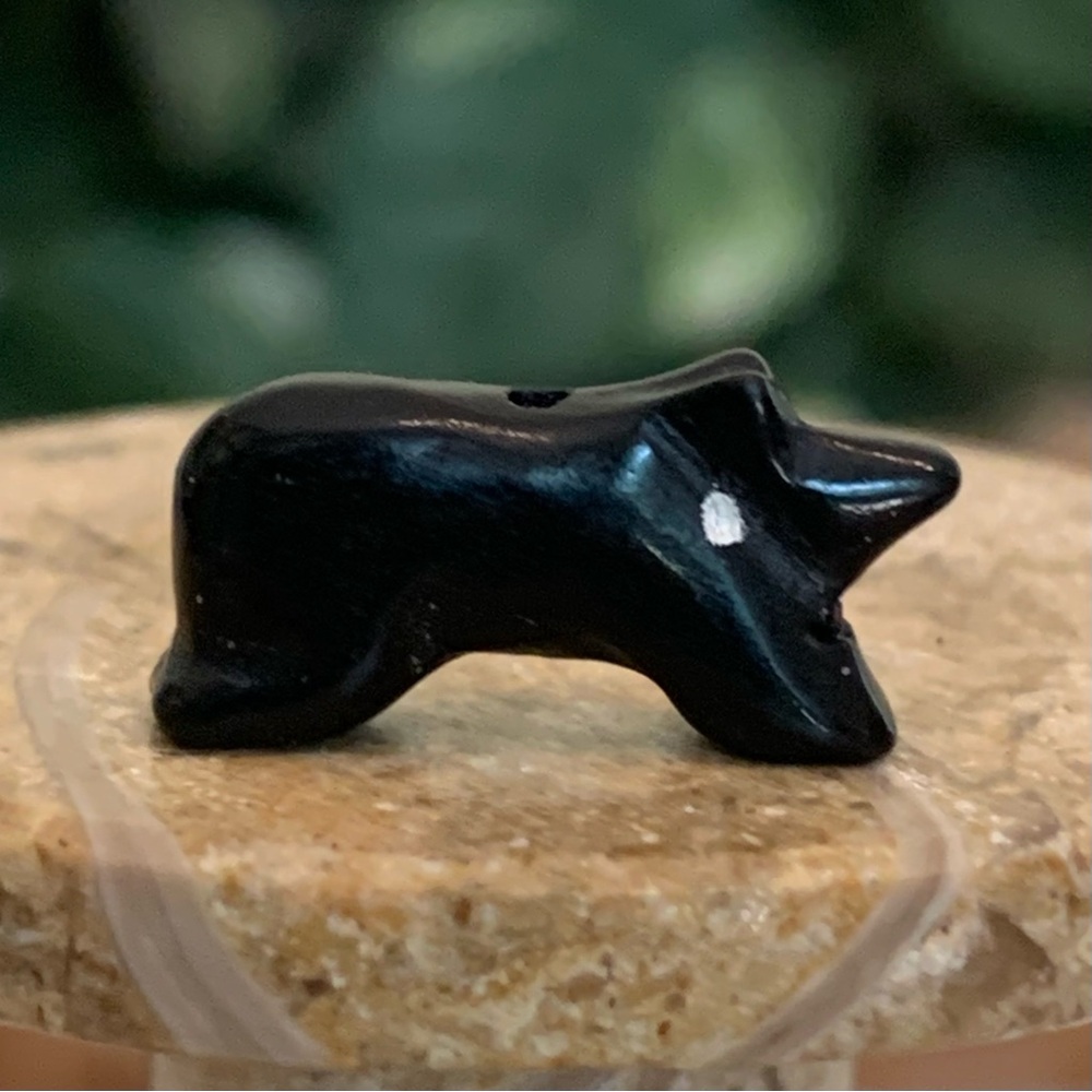 Vintage Native American Zuni Bear Fetish Bead Carved Black Stone Mini Animal .7"